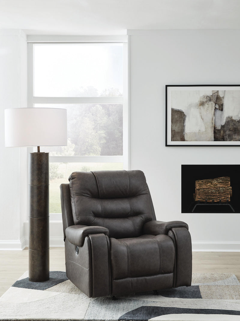 Femley Recliner